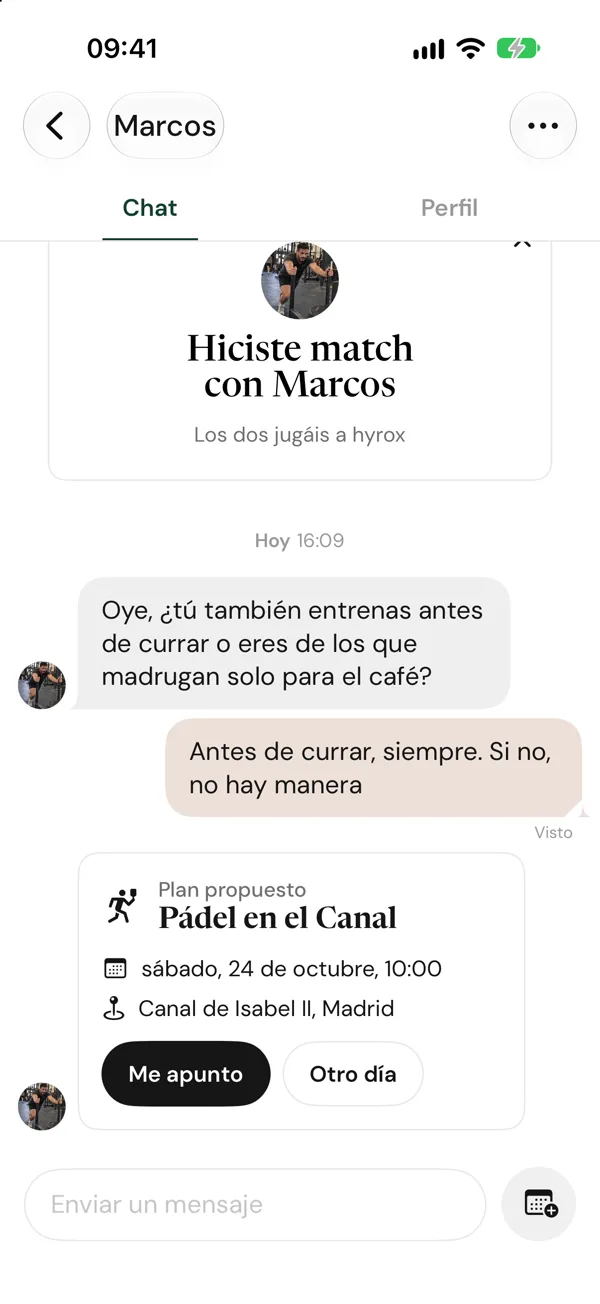 Chat de Pista con una propuesta de plan de pádel.